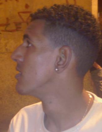 M����������